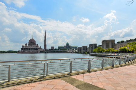 Putra Mosque is the principal mosque of Putrajaya and one of popular destination among tourist.のeditorial素材