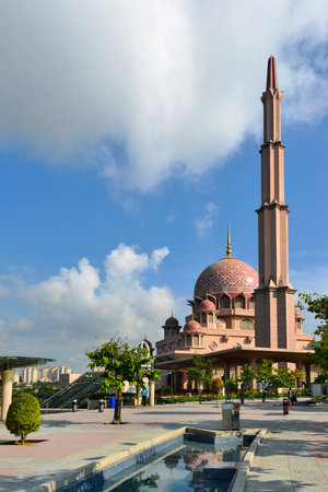 Putra Mosque is the principal mosque of Putrajaya and one of popular destination among tourist.のeditorial素材