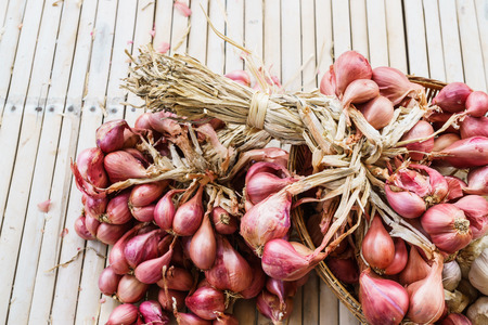 heap of onions on bamboo floorの写真素材