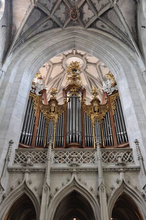 BERN, SWITZERLAND - SEPTEMBER 7, 2011 : Interior of Bern Minsterのeditorial素材