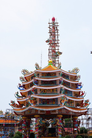 Chinese art shrine in Thailand. It is the worship of people in Chonburi, Thailand. Chinese sculpture Made of stone decorated inside the shrine area. Chinese dragon statue Chinese decoration According to Buddhist beliefs. In chinese shrineの写真素材