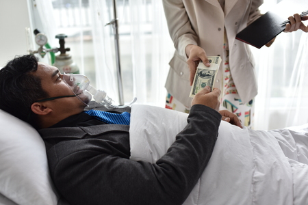 Businessmen are also working and making money while they sleep in bed in the hospital. Business Conceptsの写真素材