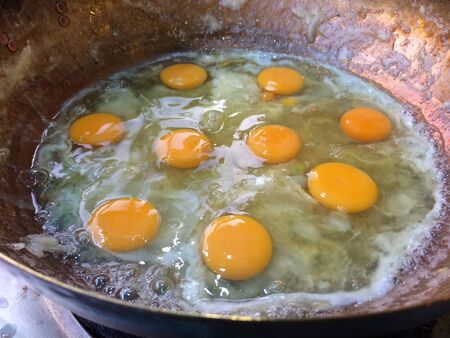 A Thai dessert called Bualoi eggs in a saucepan to make Bualoy balls.の写真素材