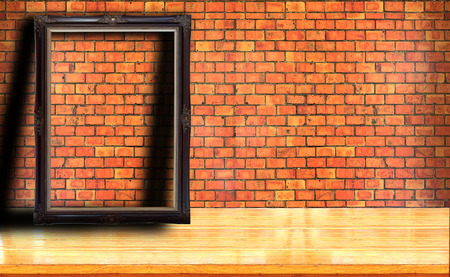 Close up rustic picture frame on red brick wall texture backgroundの写真素材