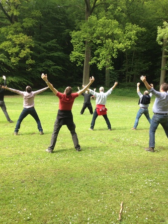 Tai chi chuan session In the parkの素材