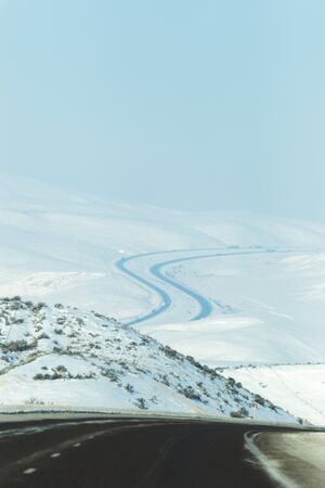 Curving roads in a wintry desert landscape.の写真素材