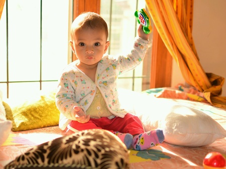 Baby playingの素材