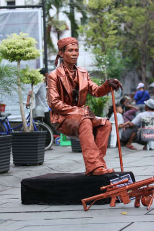 Jakarta, Indonesia. November 9, 2013: Attraction of the Human Statue as a general Soedirman (Indonesian hero) in the old city of Jakarta is an exhibition of street artists in the old city area.のeditorial素材