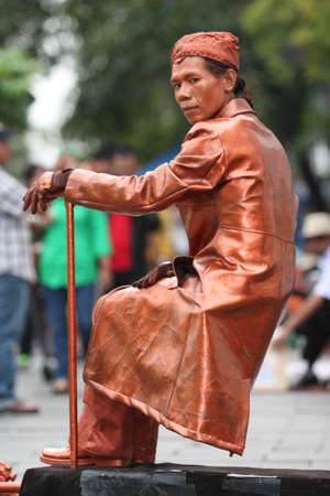 Jakarta, Indonesia. November 9, 2013: Attraction of the Human Statue as a general Soedirman (Indonesian hero) in the old city of Jakarta is an exhibition of street artists in the old city area.のeditorial素材