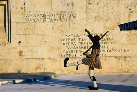 Changing of Presidential guards ceremony in front of the Tomb of the unknown soldier at the Greek Parliament.のeditorial素材