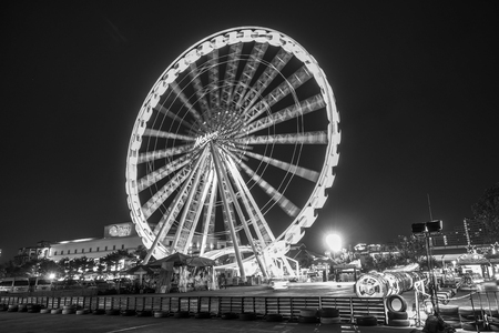 BANGKOK -  January 5: Black and white tone Large Ferris wheel in Asiatique, open outdoor community shopping mall in Bangkok, Thailand, under dark night sky, on  January 5, 2017.のeditorial素材