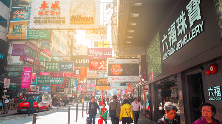 HONG KONG - DEC 11: People shopping at Mong kok on December 11, 2016 in Hong Kong. Mong kok is characterized by a mixture of old and new multi-story buildings, with shops and restaurantsのeditorial素材