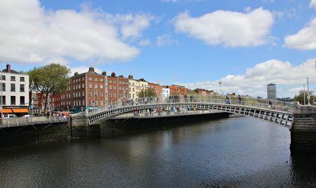 halfpenny bridge dublinのeditorial素材