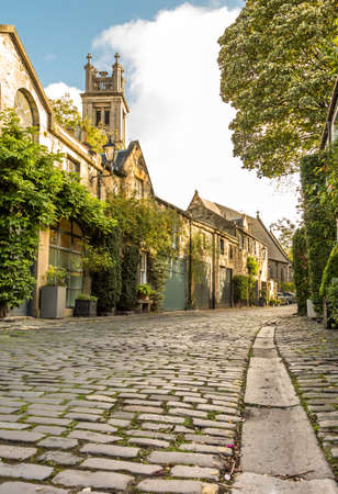 The beautiful picturesque cobbled street of Circus Lane, only a couple of minutes walk away from Edinburgh City center, Scotlandの写真素材
