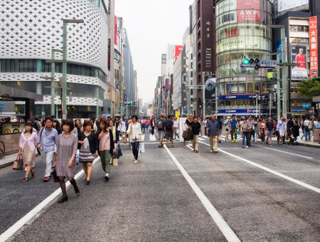 Tokyo, Japan - May 28, 2016 - Luxury shopping district Ginzaのeditorial素材
