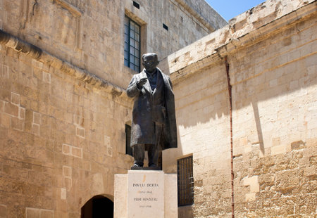 View of statue of Pawlu Boffa, Maltese Prime Minister 1947 to 1950 in Valletta city / Maltaのeditorial素材