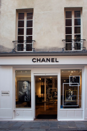View of a store of famous, international French luxury brand's store in Le Marais Paris. 3rd arrondissementのeditorial素材