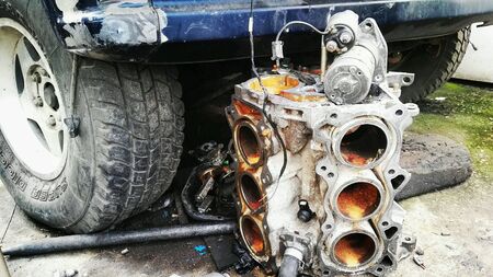 Remove the engine is placed on the ground.の素材