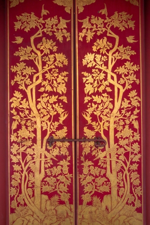 Traditional Thai art of painting on the door of Thai temple の写真素材
