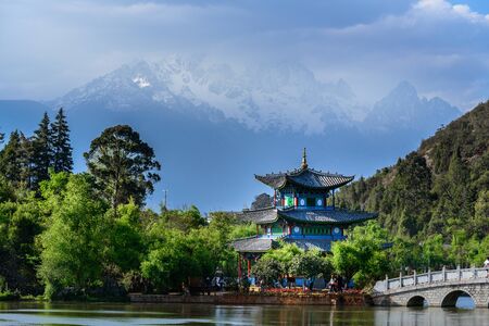 The holy black dragon lake in Lijiang, China.のeditorial素材