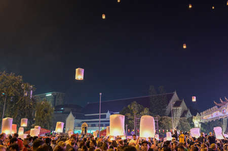 Chiang Mai, Thailand - 11 Nov 2019, Beautiful Unfounded floating lanthern  on Yi Peng festival and Loy Krathong day. Chiang Mai,Thailand.のeditorial素材