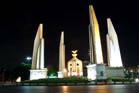 night view of the democracy monument in bangkok, thailandの写真素材