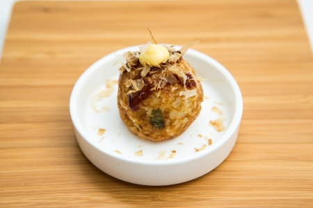 Takoyaki Japanese appetizer style. Made from Ocotoputの写真素材
