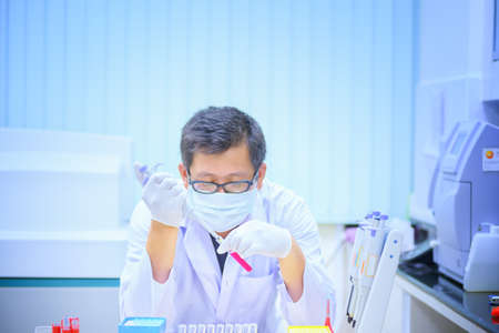 professional pipetting solution into the test tubeの写真素材