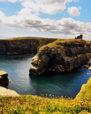 Old Man of Wick and Wick Castle, Wick, Caithness, Scotland, UKの写真素材