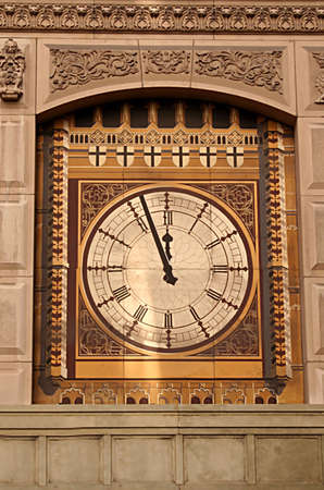 Clock about to turn 12:00