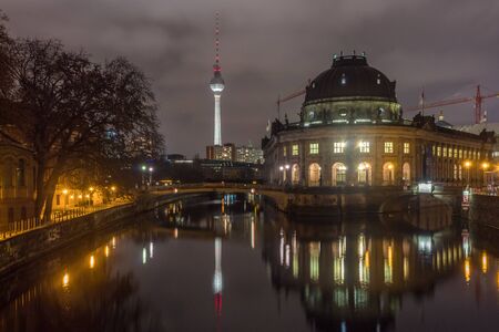 Long exposure night time photo of the spree, Museum Island and the Fernsehturm in Berlinのeditorial素材