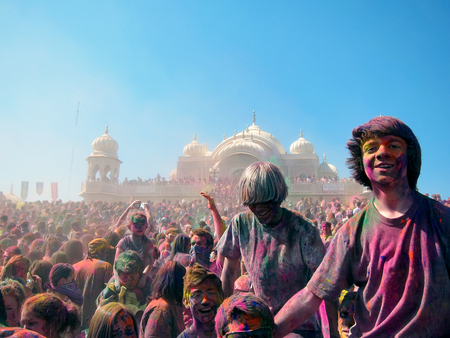Happy Crowd Celebrating at the Holi Festival of Colors in Spanish Fork, Utahのeditorial素材