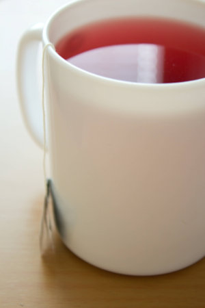 Macro shot of a cup full of fruit tea and a label.の写真素材