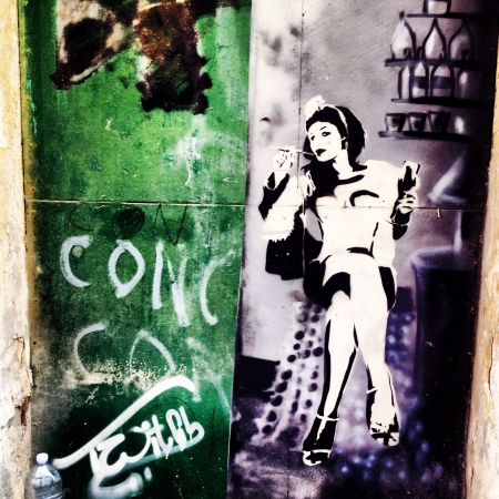 Graffiti door in the city の素材