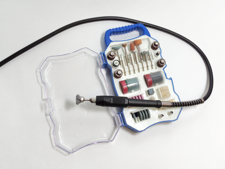 flexible shaft and set of grinding tools