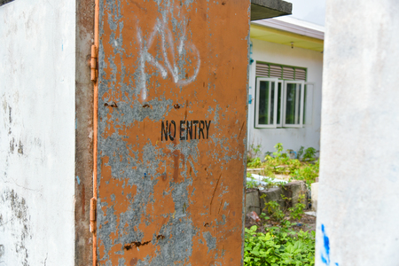 No entry sign on door,old dirty label of no entry signal conceptの写真素材