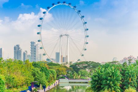 Singapore Flyer against blue sky, the Largest Ferris Wheel in the Worldのeditorial素材