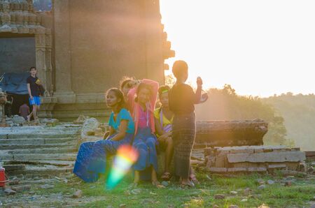 Sangkhlaburi, Thailand - May 4, 2014: Unidentified young asian little girl at Temple in Sangkhlaburi,Thailand.のeditorial素材