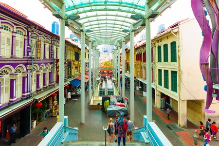 SINGAPORE - MARCH 6: Walking bustling street of Chinatown district on March 6, 2015 in Singapore. Singapore's Chinatown is a world famous bargain shopping destination.のeditorial素材