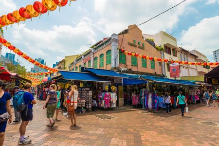 SINGAPORE - MARCH 6: Walking bustling street of Chinatown district on March 6, 2015 in Singapore. Singapore's Chinatown is a world famous bargain shopping destination.のeditorial素材