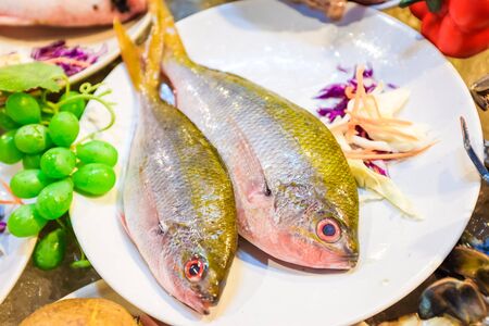 Fresh raw Seafood on ice bed in Lipe night marketの写真素材