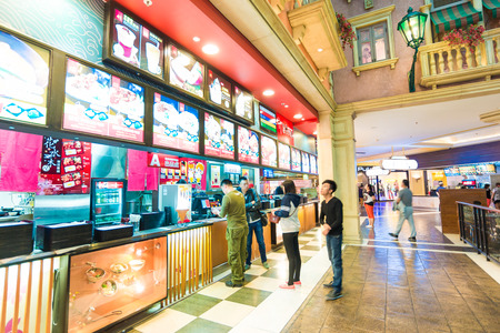 MACAU,CHINA - OCT 21:The Venetian Macao Resort Hotel mall on Oct 21, 2015 in Macau. This is a major tourist largest casino in the world.のeditorial素材