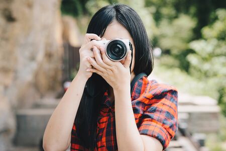 Camera Photographer Women Inspiration Journey Style Concept Outdoor Forestの写真素材