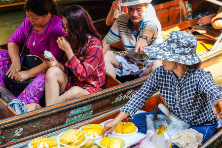 DUMNERN SADUAK FLOATING MARKET ,THAILAND-March 25: Tourist featuring many small boats with colourful fruits, vegetables and Thai cuisine in Dumnern Saduak Floating Market on March 25:,2017 in Thailand.のeditorial素材