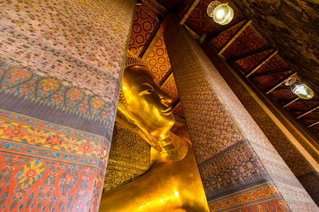 Reclining golden buddha statue at Wat Pho, Bangkok Thailandのeditorial素材