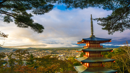 Beautiful landscape of Chureito pagoda on mountain fall season, Fujiyoshida Japanのeditorial素材