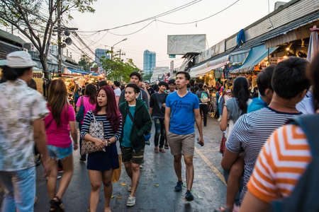 BANGKOK - JANUARY 17: Tourist shopping in Chatuchak weekend market on January 17, 2015 in Bangkok, Thailand Open 8am - 6pm Sat Sun , It is the largest market in Thailandのeditorial素材