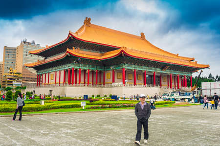 TAIPEI, TAIWAN - MARCH 21: People travel around Chiang Kai-shek Memorial Hall March 21, 2015 in Taipei, TAIWAN, Asia. The building is famous landmark and must see attraction in Taipei.のeditorial素材