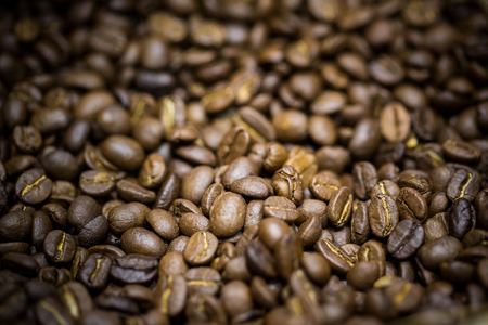 Closeup of roasted coffee beansの写真素材