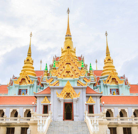 This temple with golden pagoda is a popular tourist destination in Prachubkirikan, located in the south of Thailand.の写真素材